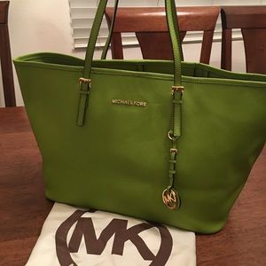 Michael Kors Jet Set Travel Medium Tote Bag